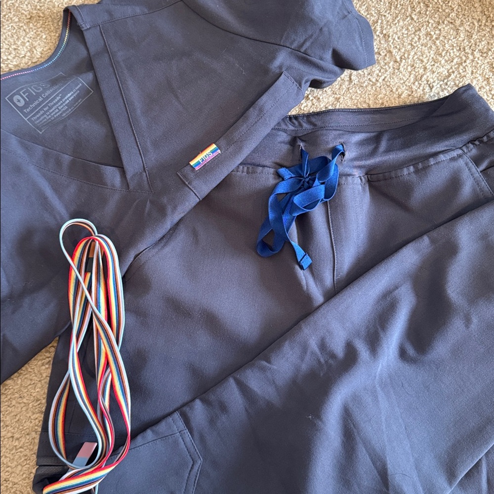 Figs Pride Charcoal Scrub Top and Jogger Scrub Bottoms, size S bundle